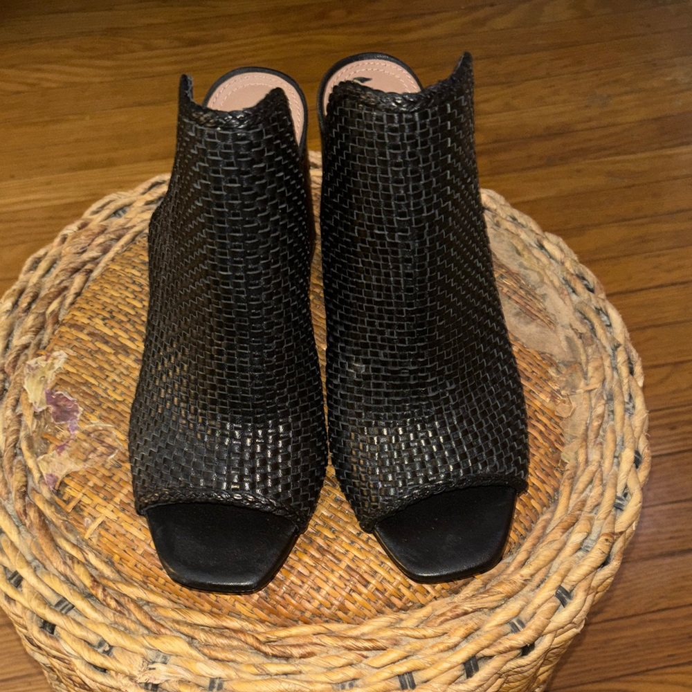 BCBGMaxAzria Black Woven Open-Toe Mules